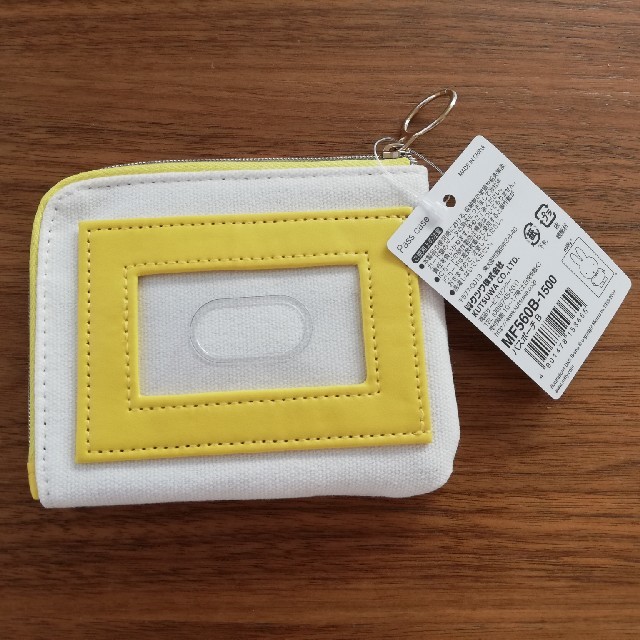 SNOOPY(スヌーピー)のミッフィー　パスポーチ　パスケース付　新品未使用　財布 レディースのファッション小物(パスケース/IDカードホルダー)の商品写真