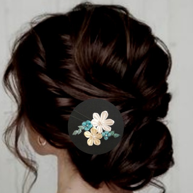 正絹　ティファニーブルーのつまみ細工髪飾り ハンドメイドのアクセサリー(ヘアアクセサリー)の商品写真