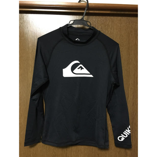 QUIKSILVER(クイックシルバー)のQUIKSILVER ラッシュガード メンズの水着/浴衣(水着)の商品写真