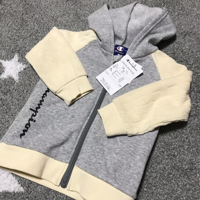 Champion(チャンピオン)のchampion パーカー　サイズ90 キッズ/ベビー/マタニティのベビー服(~85cm)(トレーナー)の商品写真