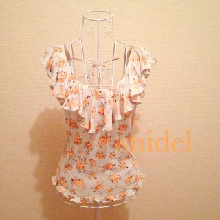 スナイデル(SNIDEL)のsnidelフラワーtops(カットソー(半袖/袖なし))