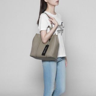 マークジェイコブス(MARC JACOBS)のマークジェイコブス THETAG27  CEMENT トートバッグ(トートバッグ)