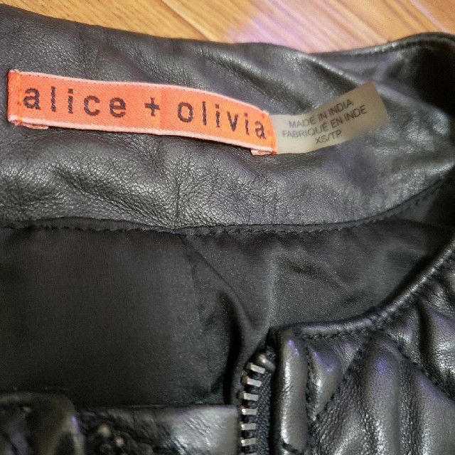 Alice+Olivia(アリスアンドオリビア)のアリスアンドオリビア　レザージャケット レディースのジャケット/アウター(ライダースジャケット)の商品写真