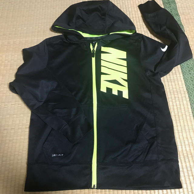 NIKE(ナイキ)のNIKE♡パーカー キッズ/ベビー/マタニティのキッズ服男の子用(90cm~)(ジャケット/上着)の商品写真