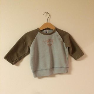 プチバトー(PETIT BATEAU)のプチバトー74㎝ カーキ色トレーナー(トレーナー)