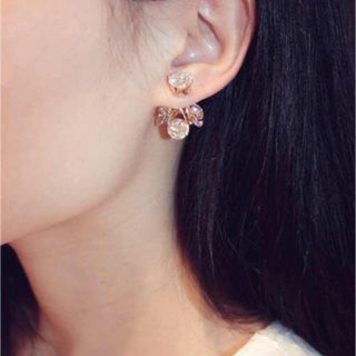 フォクシー(FOXEY)のAAAジルコニア　フラワーキャッチピアス　ゴールド(ピアス)