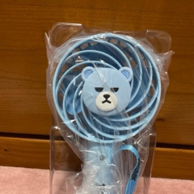 BIGBANG(ビッグバン)のKRUNK 扇風機 ハンディ ファン スマホ/家電/カメラの冷暖房/空調(扇風機)の商品写真