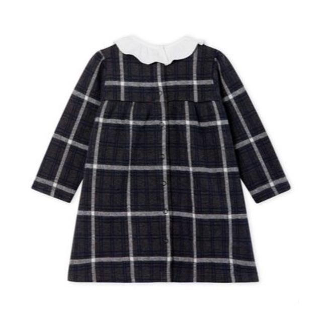 PETIT BATEAU(プチバトー)の19aw☆24m プチバトー グレーチェックワンピース キッズ/ベビー/マタニティのベビー服(~85cm)(ワンピース)の商品写真