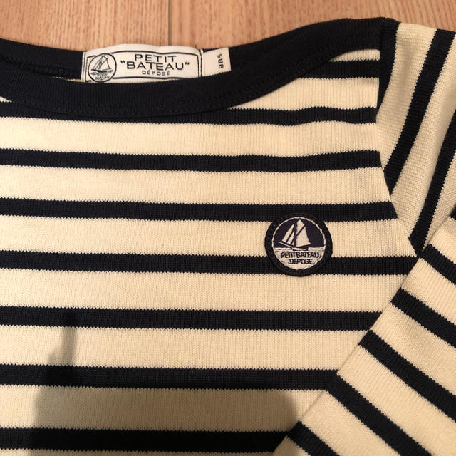 PETIT BATEAU(プチバトー)の新品　プチバトー  トップスとデニムパンツのセット キッズ/ベビー/マタニティのキッズ服男の子用(90cm~)(Tシャツ/カットソー)の商品写真