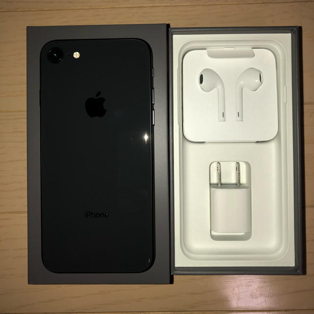 iPhone(アイフォーン)のiPhone8 64GB　SIMフリー　新品未使用 スマホ/家電/カメラのスマートフォン/携帯電話(スマートフォン本体)の商品写真