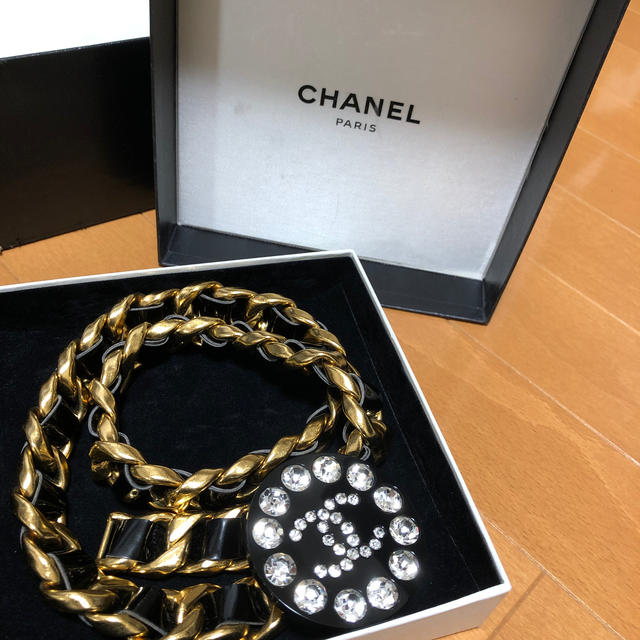 CHANEL(シャネル)のCHANEL ラインストーンチェーンベルト　レア レディースのファッション小物(ベルト)の商品写真