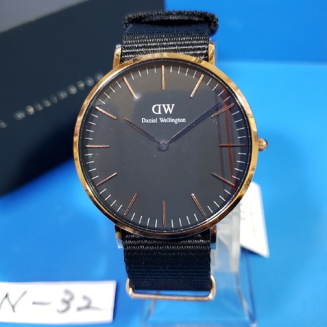 Daniel Wellington - N-32新品D.W.40mmCORNWALL♥メンズ(黒)♥激安価格♥送料無料の通販 by ★GOLGO★'s shop