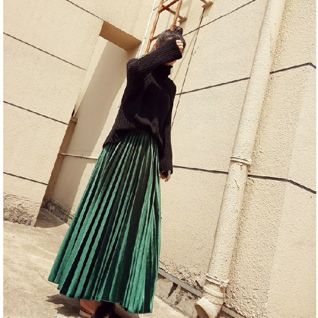 dholic(ディーホリック)のベロアプリーツスカート レディースのスカート(ロングスカート)の商品写真
