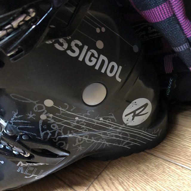 ROSSIGNOL(ロシニョール)のスキーブーツ　22.5 美品　去年購入 スポーツ/アウトドアのスキー(ブーツ)の商品写真