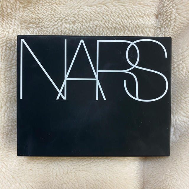 NARS(ナーズ)のNARS ナーズ ライトリフレクティング セッティングパウダー プレスト 10g コスメ/美容のベースメイク/化粧品(フェイスパウダー)の商品写真