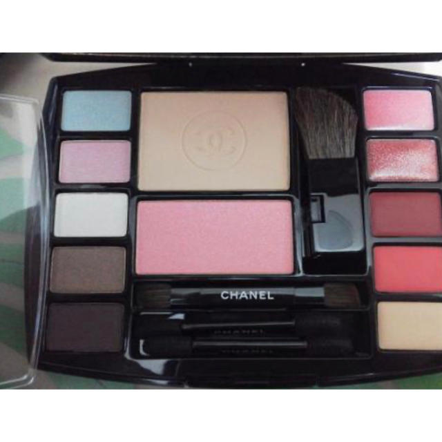 【限定品】CHANEL TRAVEL MAKEUP PALETTE