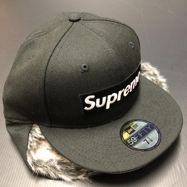 Supreme(シュプリーム)のSupreme Earflap NewEra 7 3/8 58.7㎝ Black メンズの帽子(キャップ)の商品写真