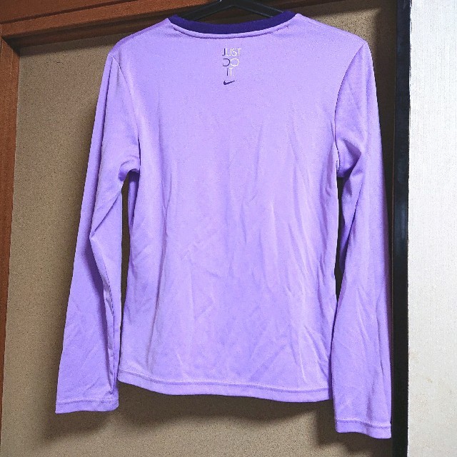 NIKE(ナイキ)の【中古】NIKE ナイキ DRI-FIT ロンT 薄紫 レディースのトップス(Tシャツ(長袖/七分))の商品写真