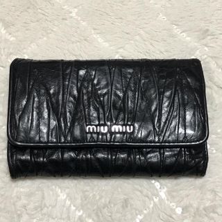 ミュウミュウ(miumiu)の☆miu miu☆三つ折り　財布　ブラック(財布)