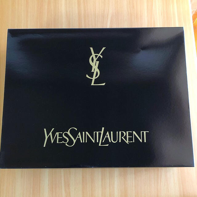 Yves Saint Laurent Beaute(イヴサンローランボーテ)のR様専用・綿毛布 イヴサンローラン［新品未使用未開封］ インテリア/住まい/日用品の寝具(毛布)の商品写真