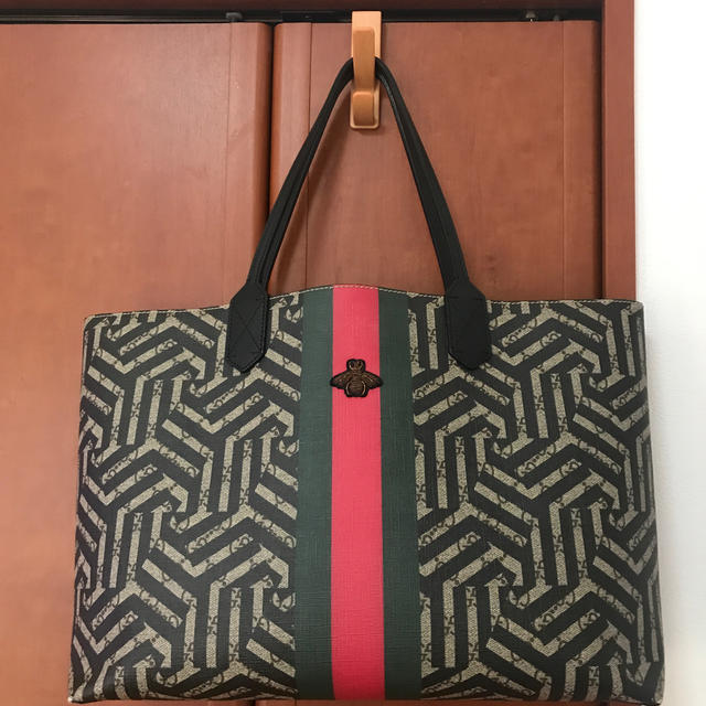 ビビアン 財布 偽物 見分け方グッチ 、 Gucci - グッチ　カレイド トートバッグの通販 by みさん