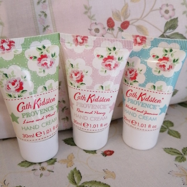 Cath Kidston(キャスキッドソン)の専用　キャス・キッドソン ハンドクリーム コスメ/美容のボディケア(ハンドクリーム)の商品写真