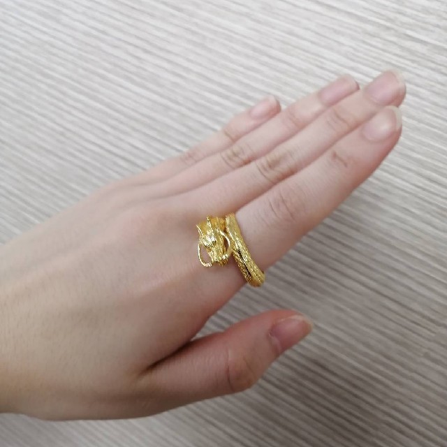 龍　ゴールド　フリーサイズリング メンズのアクセサリー(リング(指輪))の商品写真