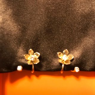 スタージュエリー(STAR JEWELRY)のスタージュエリー　フラワーイヤリング(イヤリング)