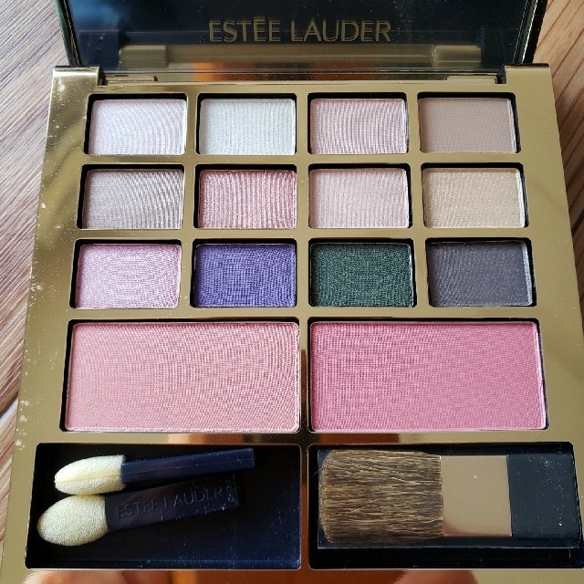 Estee Lauder(エスティローダー)のESTEE LAUDER エスティローダー  コスメ/美容のキット/セット(コフレ/メイクアップセット)の商品写真