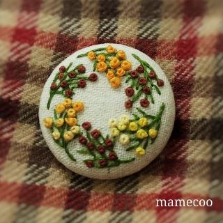 ブローチ  花ロール刺繍  ハンドメイド(コサージュ/ブローチ)