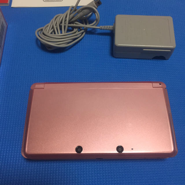 購入申請最優先 3DSピンク付属品付き  エンタメ/ホビーのゲームソフト/ゲーム機本体(携帯用ゲーム機本体)の商品写真