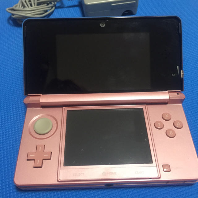 購入申請最優先 3DSピンク付属品付き  エンタメ/ホビーのゲームソフト/ゲーム機本体(携帯用ゲーム機本体)の商品写真