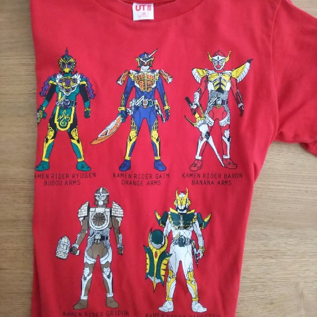 UNIQLO(ユニクロ)の仮面ライダーヒーロー戦隊  Tシャツ ソックス おまとめ 中古 キッズ/ベビー/マタニティのキッズ服男の子用(90cm~)(Tシャツ/カットソー)の商品写真