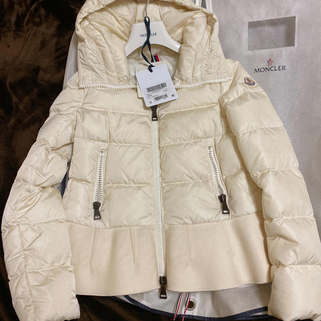 MONCLER(モンクレール)のMONCLER♡雑誌掲載♡NESEA♡ホワイト00♡即日発送!! レディースのジャケット/アウター(ダウンジャケット)の商品写真