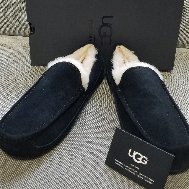 UGG(アグ)の新品未使用 UGG アスコット □メンズ モカシン ブラック メンズの靴/シューズ(スリッポン/モカシン)の商品写真