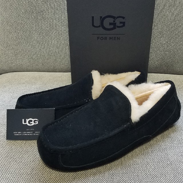 UGG(アグ)の新品未使用 UGG アスコット □メンズ モカシン ブラック メンズの靴/シューズ(スリッポン/モカシン)の商品写真