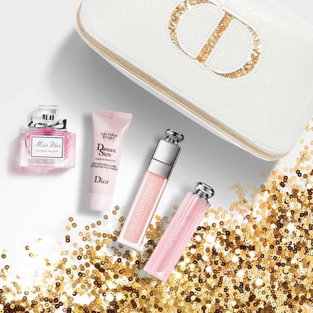 にされるか Dior - Dior クリスマスコフレ ホリデー 新品 ポーチ リップ 乳液 2021の通販 by shop｜ディオールなら