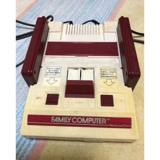 ニンテンドウ(任天堂)のニンテンドー　ファミコン(家庭用ゲーム機本体)