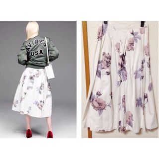 マウジー(moussy)のmoussy バラ柄スカート(ひざ丈スカート)