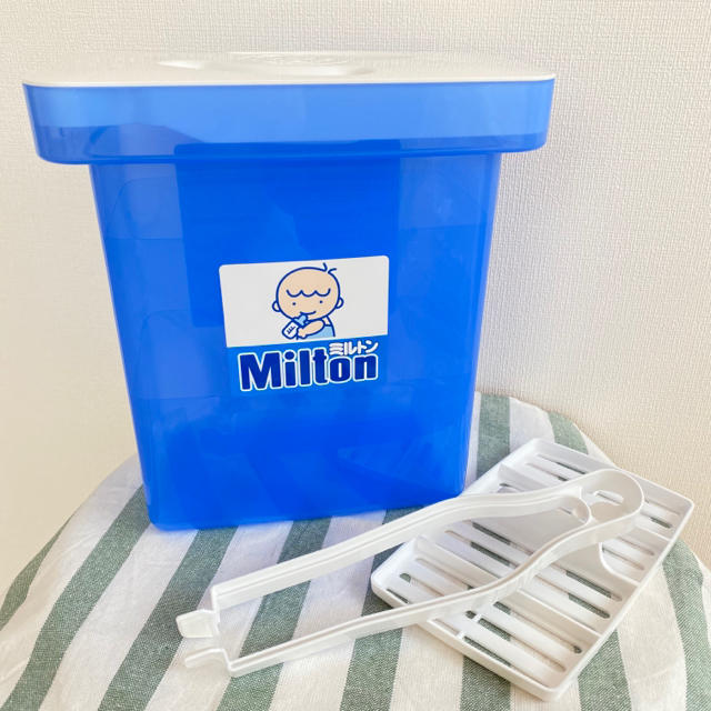 まぁ様専用◡̈⃝︎⋆︎*【Milton】ミルトン専用容器 キッズ/ベビー/マタニティの洗浄/衛生用品(哺乳ビン用消毒/衛生ケース)の商品写真