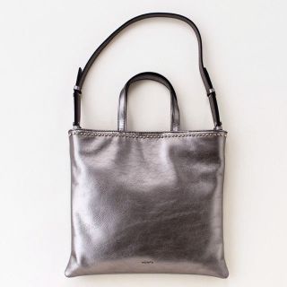 ドゥロワー(Drawer)のYonfa studs leather tote (silver)(ショルダーバッグ)