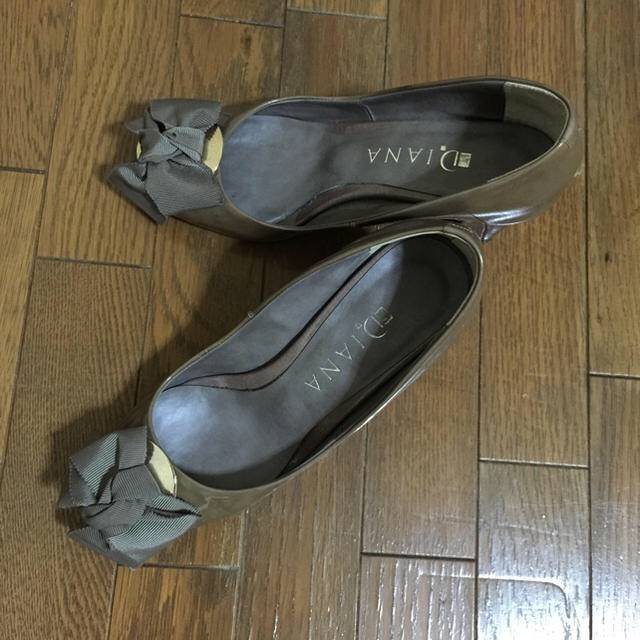 DIANA(ダイアナ)のDIANA エナメル リボンパンプス レディースの靴/シューズ(ハイヒール/パンプス)の商品写真
