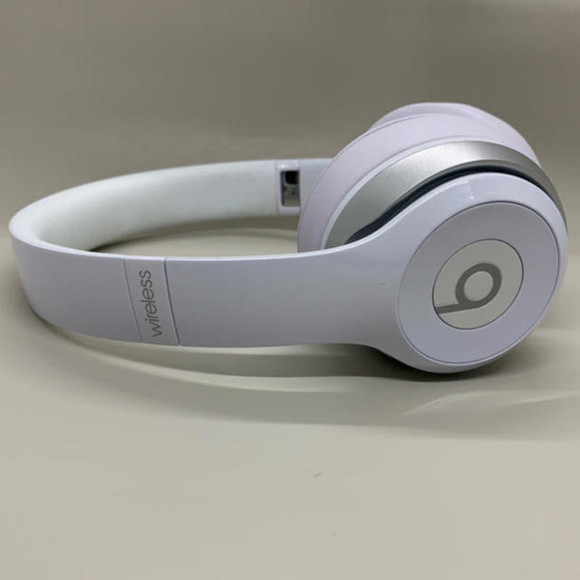 Beats by Dr Dre(ビーツバイドクタードレ)の大人気Beats solo2 Wirelessホワイト白、比較的綺麗です♪ スマホ/家電/カメラのオーディオ機器(ヘッドフォン/イヤフォン)の商品写真