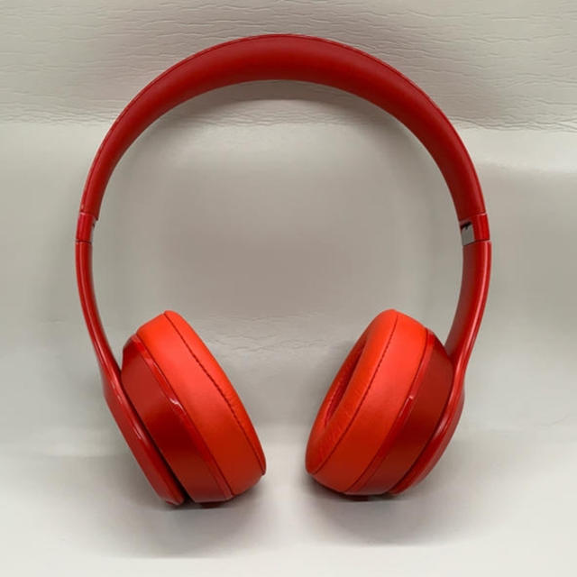 Beats by Dr Dre(ビーツバイドクタードレ)の大人気Beats solo2 Wirelessレッド、比較的綺麗です♪ スマホ/家電/カメラのオーディオ機器(ヘッドフォン/イヤフォン)の商品写真