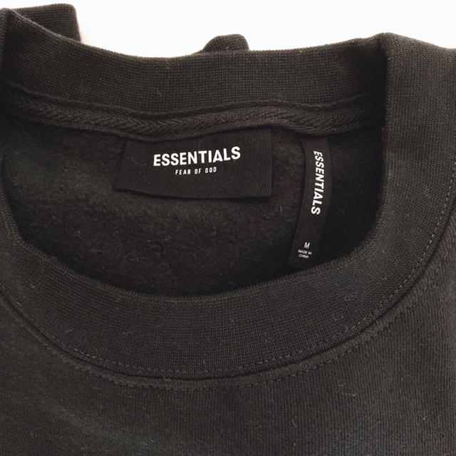 FEAR OF GOD(フィアオブゴッド)の新作 FOG ESSENTIALS スウェット トレーナー M 【送料無料】 メンズのトップス(スウェット)の商品写真