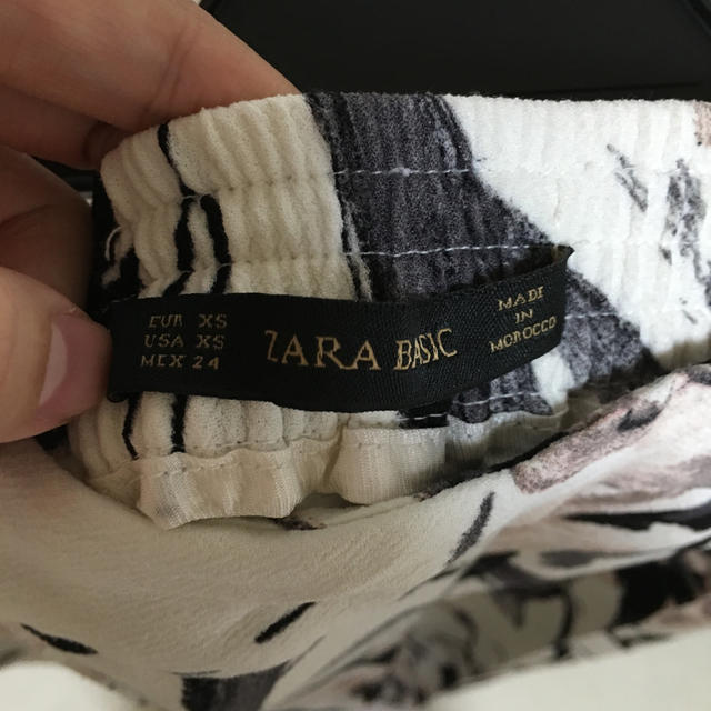 ZARA(ザラ)のZARA 花柄 サルエルパンツ レディースのパンツ(サルエルパンツ)の商品写真