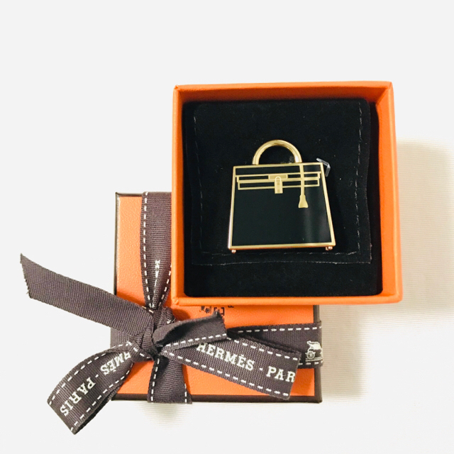 Hermes - 新品 HERMES ケリーチャーム ブラック ゴールド 国内定価以下の通販 by macaron｜エルメスならラクマ