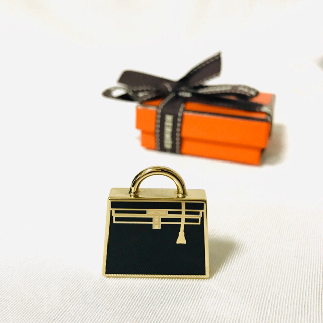 Hermes - 新品 HERMES ケリーチャーム ブラック ゴールド 国内定価以下の通販 by macaron｜エルメスならラクマ