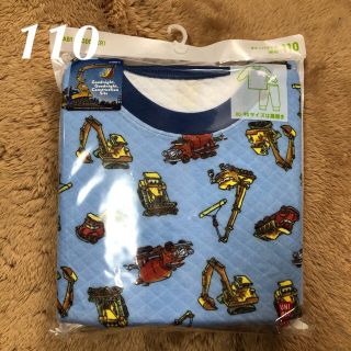 ユニクロ(UNIQLO)の新品♡ユニクロ　キルトパジャマ　部屋着　長袖　絵本　はたらくくるまたち　110(パジャマ)