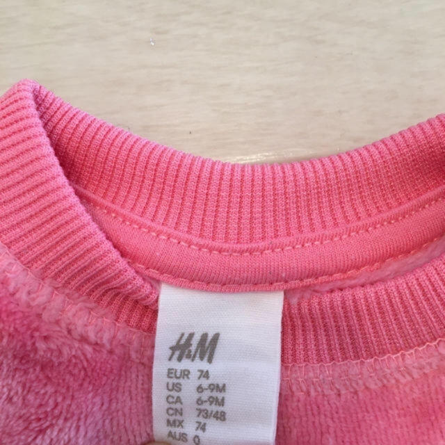 H&M(エイチアンドエム)のH&M 75cm 女の子 キッズ/ベビー/マタニティのベビー服(~85cm)(トレーナー)の商品写真